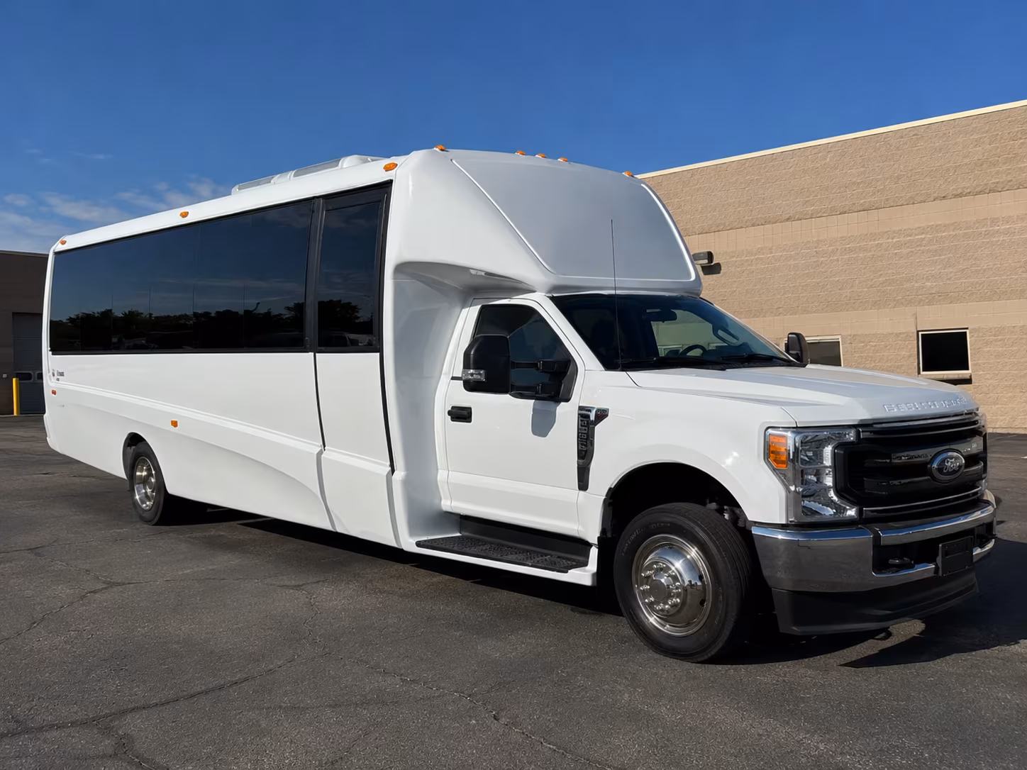 birmingham get the whole group to the dance with birmingham prom transportation