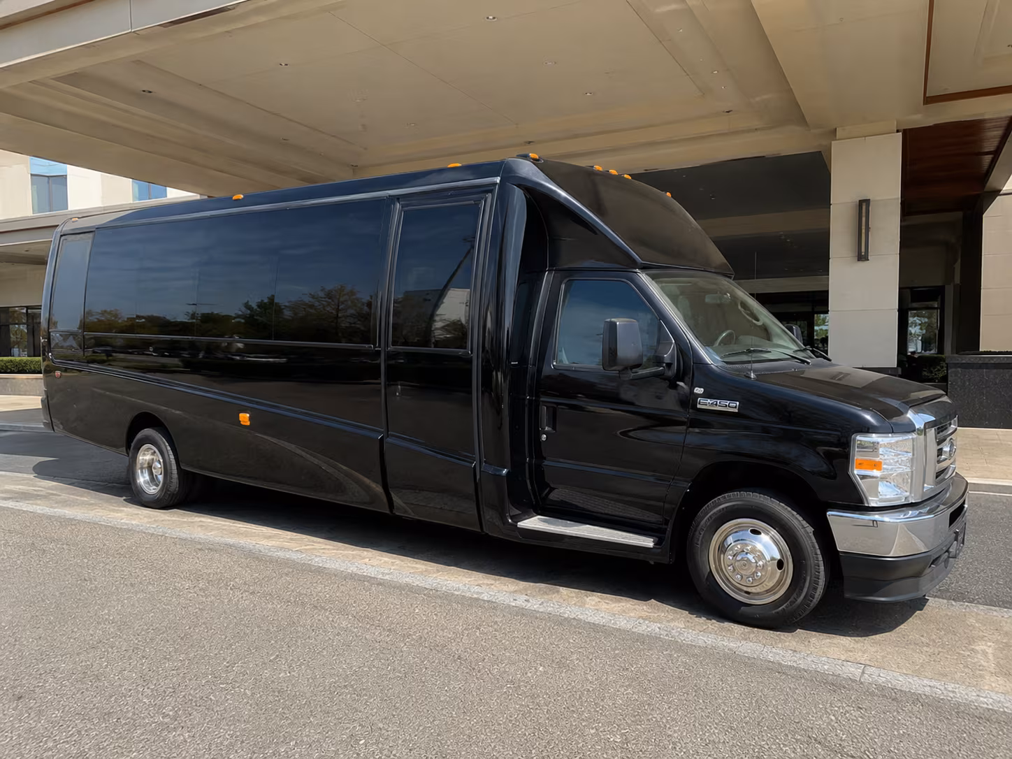 mercedes benz amphitheater downtown riverfront party bus rental