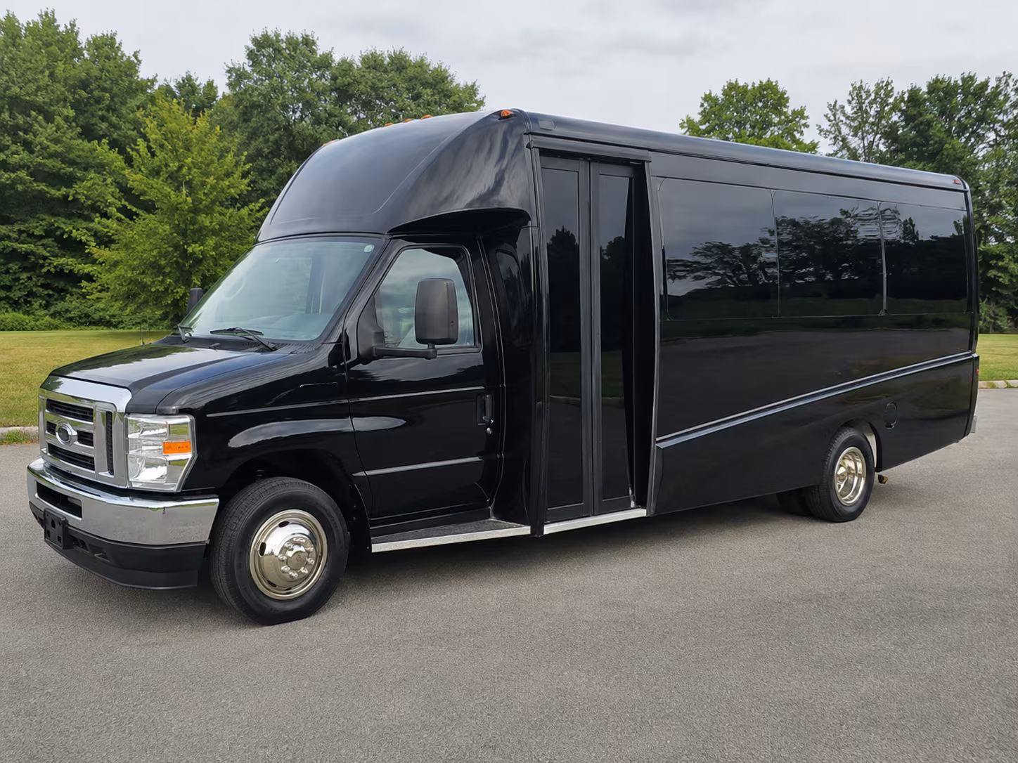 montgomery comfortable charter buses for government military personnel