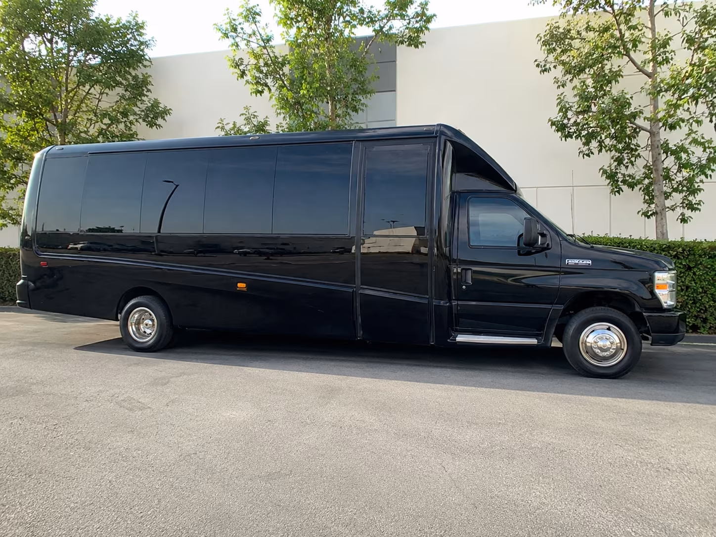 sprinter limos and smaller vehicles for tuscaloosa prom groups who want a vip arrival